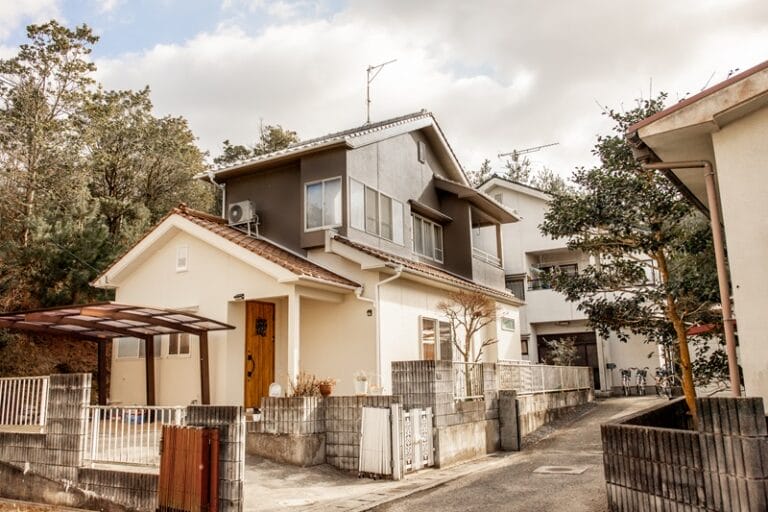 外壁塗装で上下を塗り分けした事例