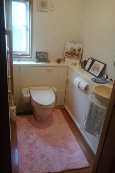 工事前のトイレ。キャビネットタイプのトイレでした
