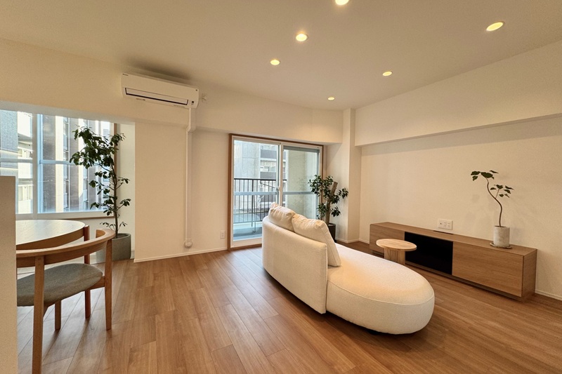 工事後のリビング。押入れの壁を取り払い、LDKを広く