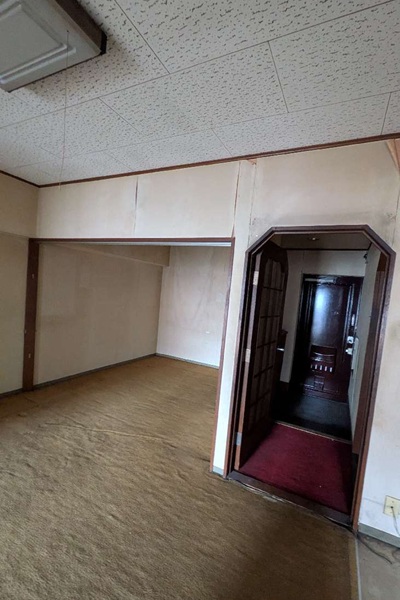 LDK工事前。奥まった寝室は暗くなりがちでした。