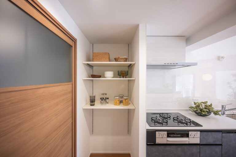 キッチン横パントリー